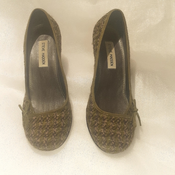 Greenish Tweed Pump by Steve Madden Size 7 - Picture 5 of 13
